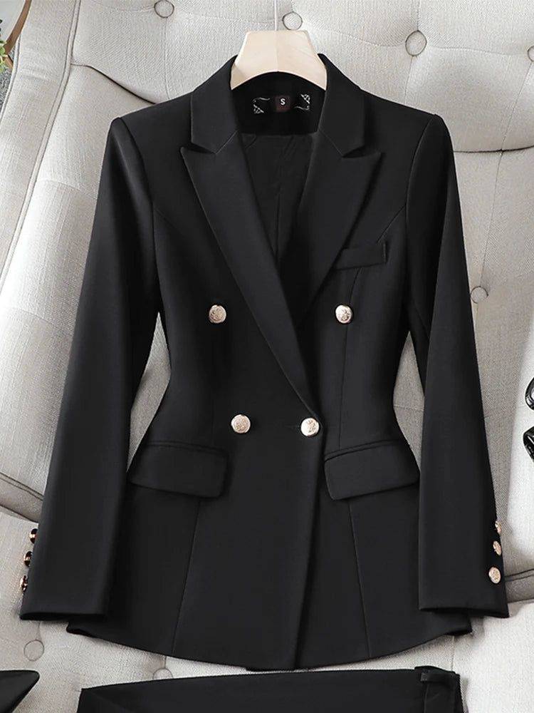Blazer feminino alfaiataria na cor preto, modelo Divine, em destaque na imagem.
