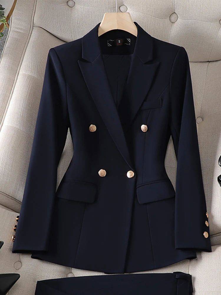 Blazer feminino alfaiataria na cor azul marinho, modelo Divine, em destaque na imagem.