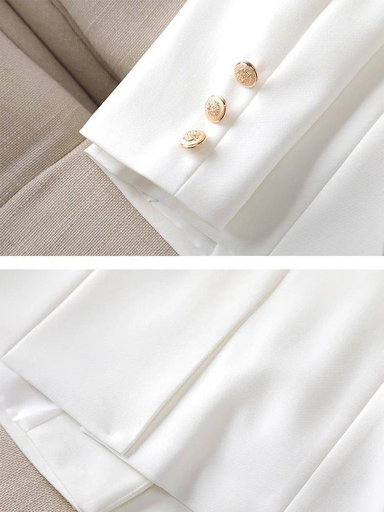Blazer feminino alfaiataria na cor detalhe branco, modelo Divine, em destaque na imagem.