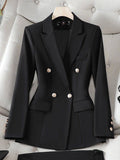 Blazer feminino alfaiataria na cor preto, modelo Divine, em destaque na imagem.