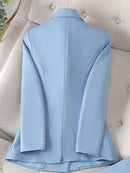 Costas do Blazer Feminino Alfaiataria Empress azul claro com recortes que modelam a silhueta