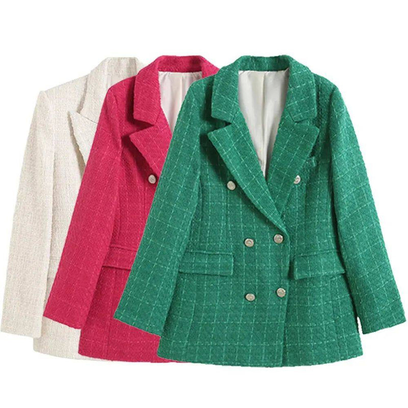Blazers femininos de alfaiataria em xadrez disponíveis nas cores verde, rosa e branco com botões frontais.
