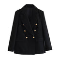 Blazer preto feminino de tecido xadrez com modelagem estruturada e fechamento frontal duplo.