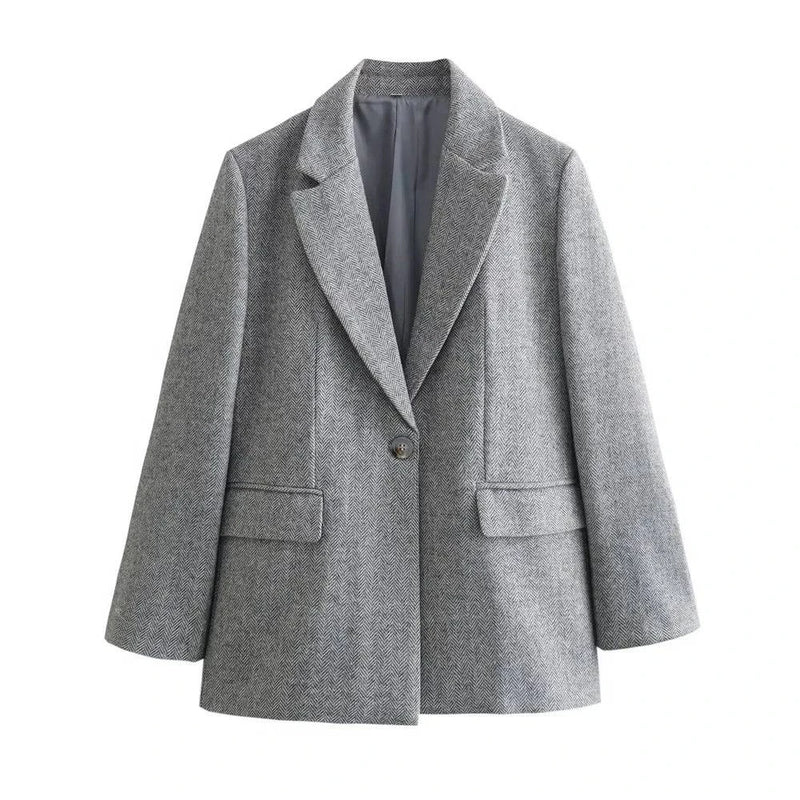 Frente do Blazer Social Feminino Cinza com fechamento por botão único, ideal para ocasiões formais e de trabalho.