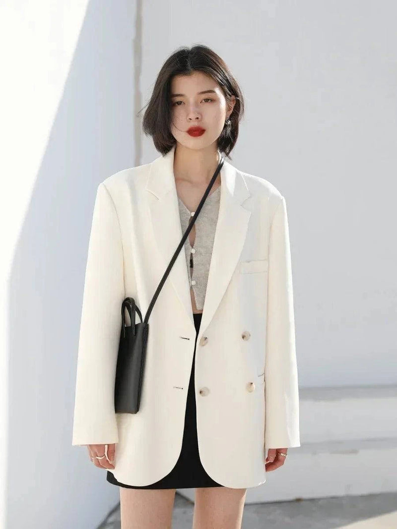 Blazer social feminino branco oversized, modelo ChicVen, look casual sofisticado