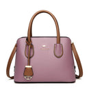 Bolsa estruturada rosa-mauve com alças marrom e logotipo canguru