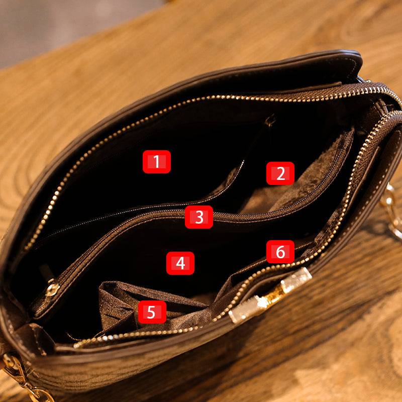 Bolsa Feminina de Couro Elite marrom. Interior amplo com 6 compartimentos organizadores e bolsos com zíper. Praticidade e organização.