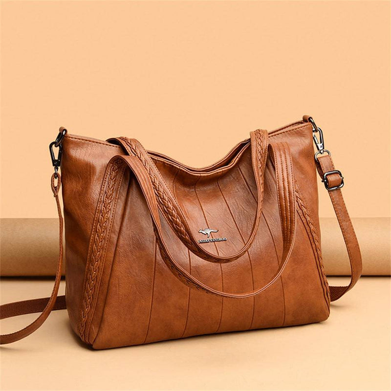 Bolsa Feminina Couro Horizon One marrom. Couro macio com frisos e alças trançadas. Logo metálico, alça transversal. Elegante e versátil.