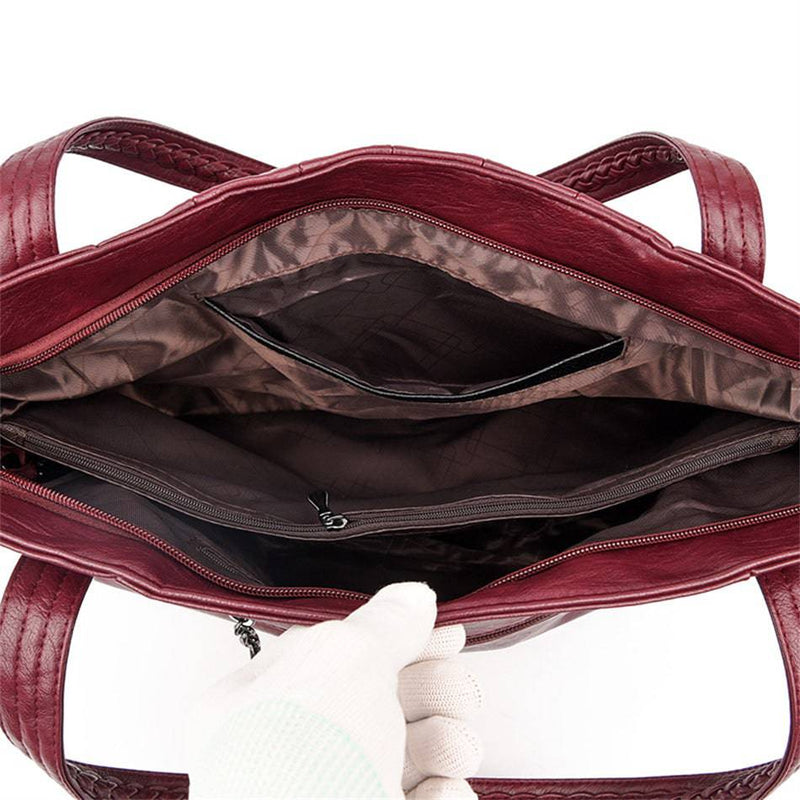 Bolsa Feminina Couro Horizon One vinho. Interior amplo com múltiplos compartimentos e bolsos. Ideal para organizar seus itens e uso diário com praticidade.