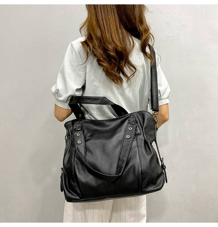 Bolsa Feminina de Couro Horizon preta. Design espaçoso e maleável, com textura de couro e alças confortáveis. Versátil para uso diário.