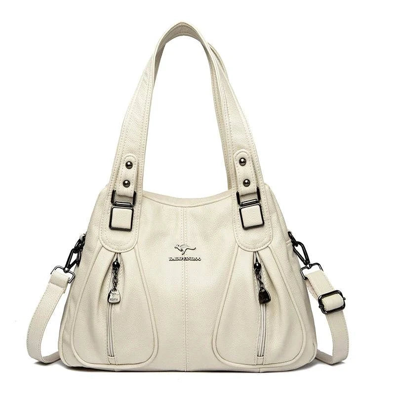 Bolsa Feminina Couro Legítimo Luxe Essence off-white, com bolsos frontais e ferragens prateadas. Alças duplas e transversal. Elegante e funcional.