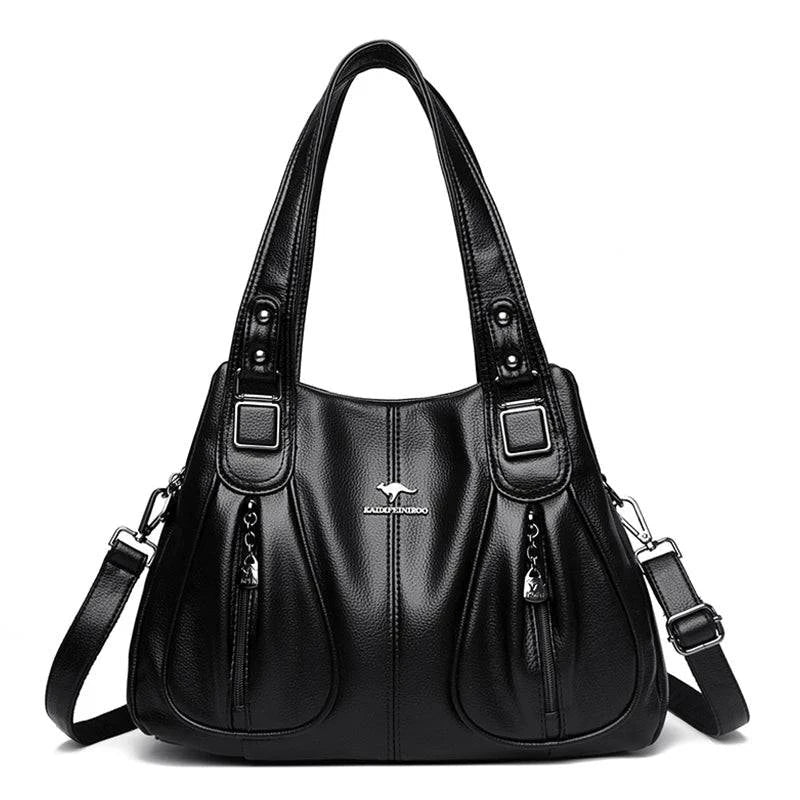 Bolsa Feminina Couro Legítimo Luxe Essence preta, com bolsos frontais e ferragens prateadas. Alças duplas e transversal. Elegante e funcional.