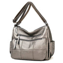 Bolsa feminina cinza metálica com bolsos com zíper e alça transversal