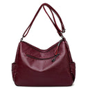 Bolsa feminina de couro vinho com alça ajustável, bolsos com zíper frontal e laterais