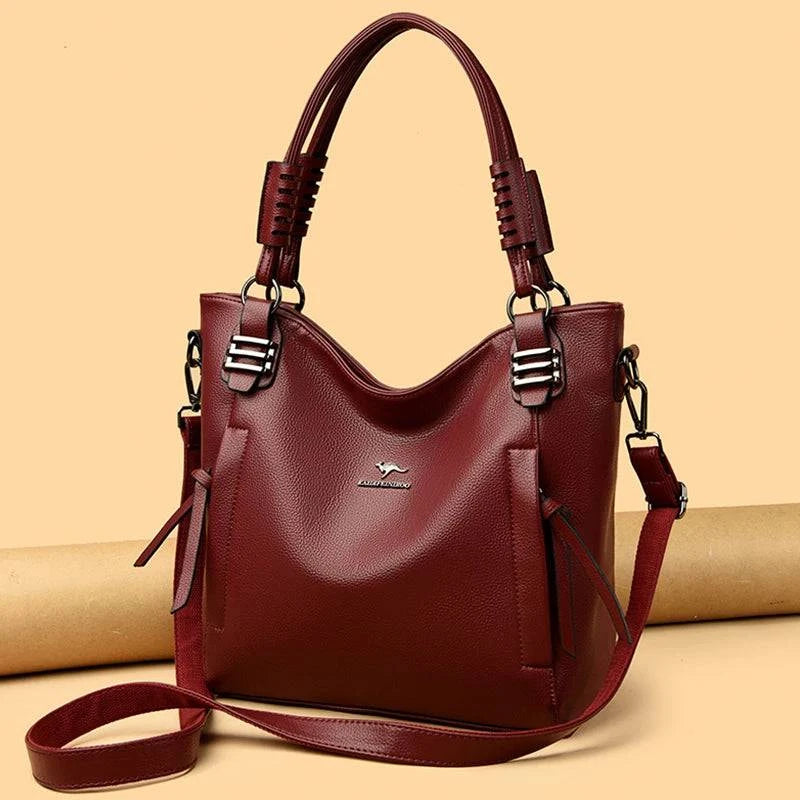 Bolsa Feminina de Couro Tote Com Alça Dupla vinho. Couro texturizado, alças com detalhes em fivelas. Espaçosa e elegante para o dia a dia.