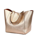 Bolsa tote de couro dourado metálico com alças de mão em tom terra