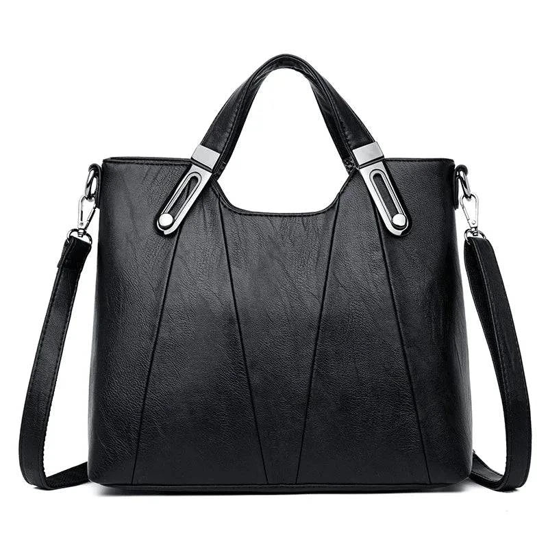 Bolsa Feminina Estruturada Transversal preta, couro sintético texturizado. Alças de mão com ferragens metálicas e alça removível. Elegante e versátil.