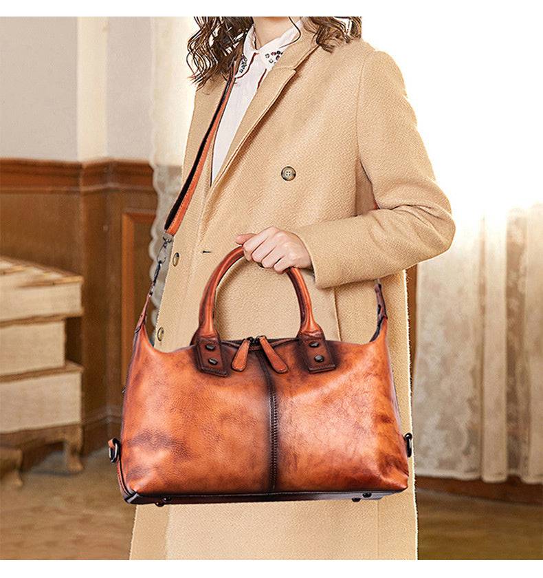 Bolsa Feminina Estruturada Legítimo Donna marrom, couro vintage, alças de mão. Versátil e sofisticada para uso diário.