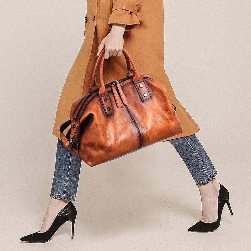 Bolsa Feminina Estruturada Legítimo Donna marrom, couro vintage, alças de mão. Elegância e estilo para o dia a dia.