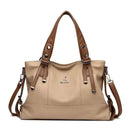 Bolsa tote feminina em couro bege com alças marrom contrastantes
