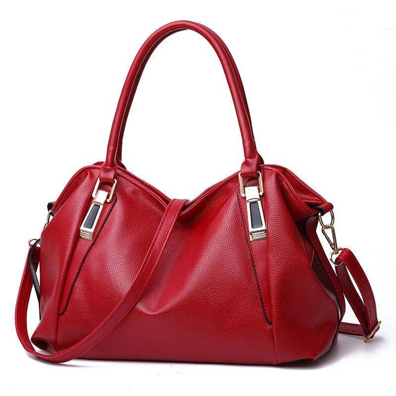 Bolsa hobo feminina de couro sintético vermelha com alça transversal ajustável, design espaçoso e detalhes em dourado na alça de mão.