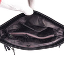 Interior da bolsa tiracolo Ladies preta com compartimentos, bolso rosa com zíper e forro em tecido