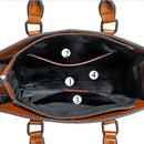 Bolsa tote couro marrom com interior preto, múltiplos compartimentos e bolso com zíper