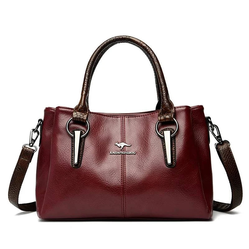 Bolsa Tote Feminina Couro Sublime vinho, acabamento brilhante. Alças duplas com textura, ferragens metálicas e logo. Elegante e versátil.