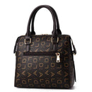 Bolsa tote estruturada preta com padrão geométrico dourado e bolso com zíper frontal