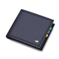 Carteira masculina Bison de couro legítimo azul marinho com textura granulada e costura fina, emblema dourado de búfalo, interior com abas coloridas, design clássico e sofisticado.