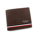 Carteira masculina MenBense de couro marrom escura com listras tricolores (vermelho, branco, azul) e costura em destaque, exibindo a inscrição "MenBense Leather", um design clássico e elegante.