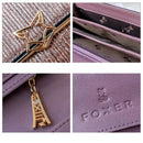 Carteira de couro lilás com fecho em forma de estrela dourado, charm letra F e logotipo Foxer em relevo