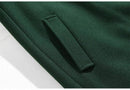 Bolso embutido em sobretudo masculino verde