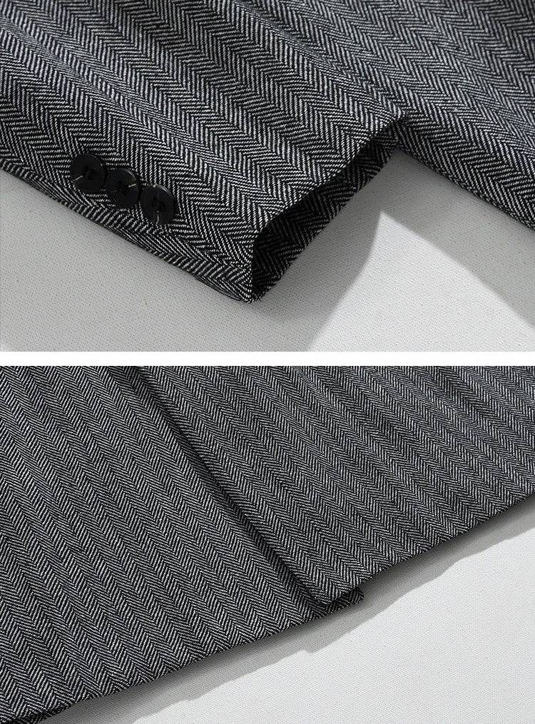 Detalhes da manga e costura do Sobretudo Masculino Longo Cinza Imperium. Acabamento premium com botões clássicos.