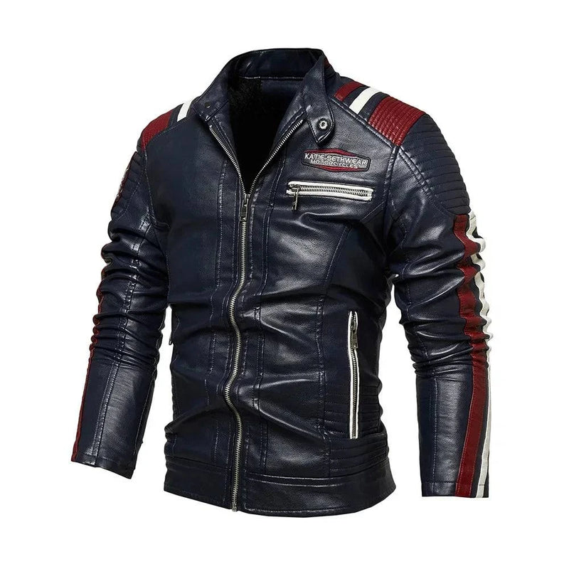 Jaqueta aviador militar masculina de couro azul marinho com detalhes em vermelho, preto e branco nos ombros e braços, gola alta com fecho de botão e zíper frontal prateado. Possui patch bordado "KATIE-SETHWEAR MOTORCYCLES". Uma peça de design arrojado e alta exclusividade, ideal para quem busca um estilo de pilotagem com distinção.