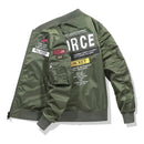 Jaqueta bomber aviador masculina verde oliva com patches bordados e detalhes militares