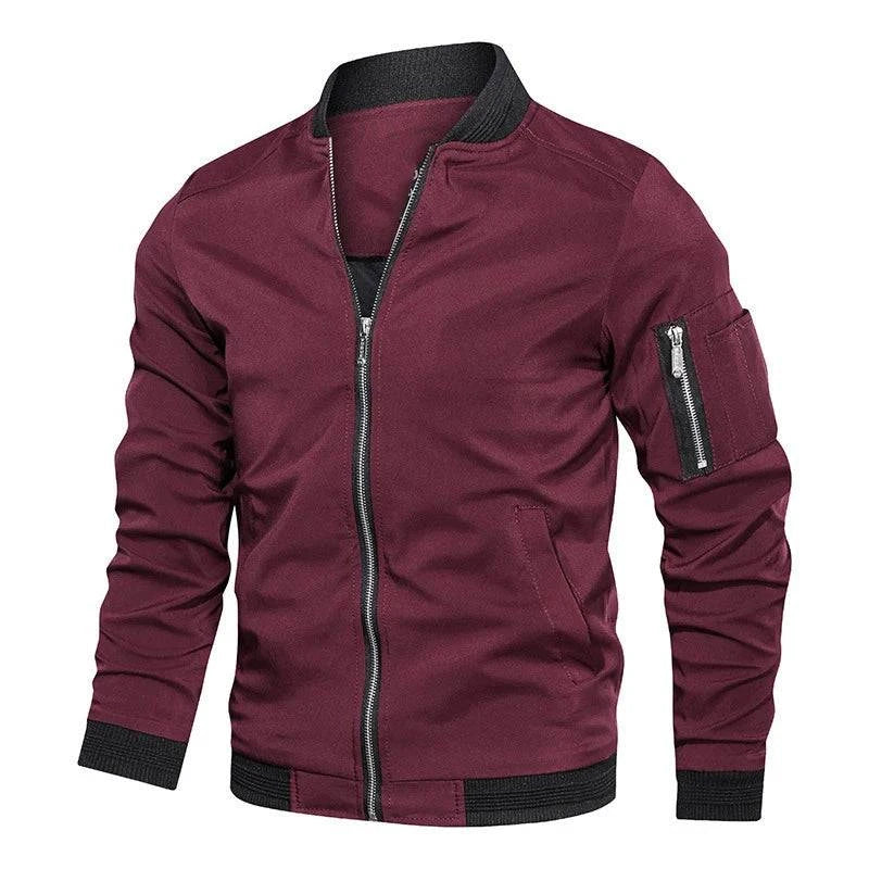 Jaqueta bomber masculina vinho, zíper prateado, bolsos laterais, punhos e barra canelados pretos. Estilo exclusivo.