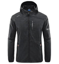 Jaqueta corta-vento esportiva masculina preta com capuz, ideal para proteção contra vento e chuva leve. Performance superior em qualquer aventura.