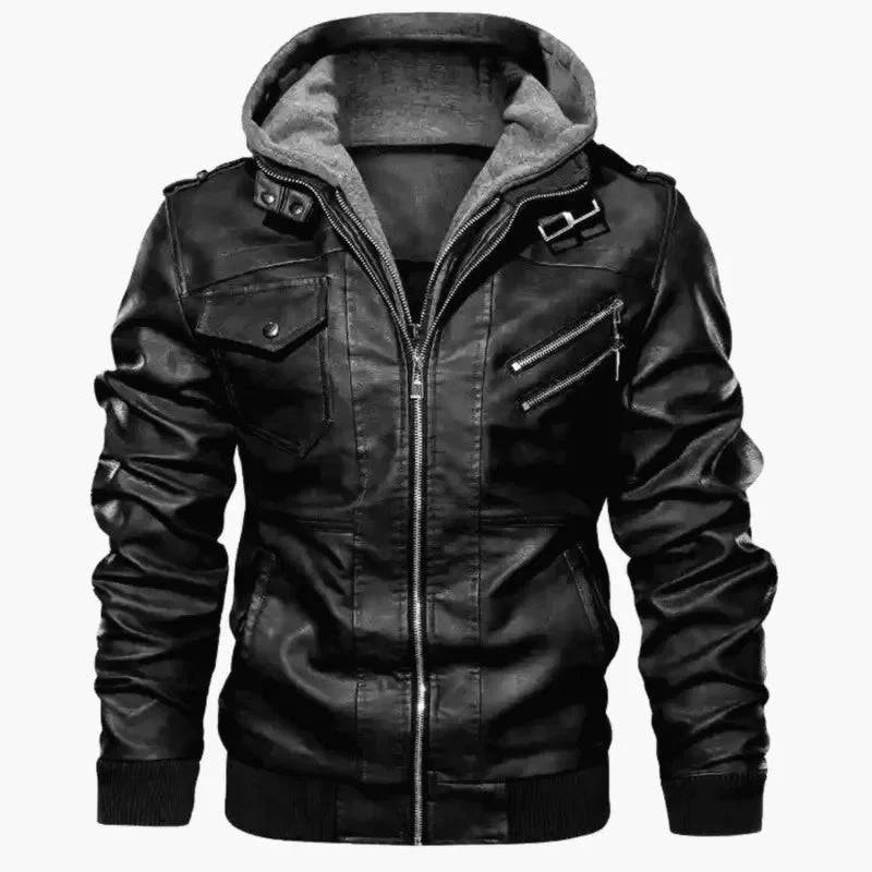 Jaqueta de couro masculina preta com capuz cinza de moletom, múltiplos zíperes prateados e botões, além de bolso no peito com lapela. Design urbano robusto e de alta versatilidade, conferindo um estilo arrojado e exclusivo.
