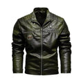Jaqueta de couro verde militar estilo motociclista speed com zíperes, detalhes nos ombros e patch 'BEST WEAR COLLECTION'. Edição limitada para estilo autêntico.