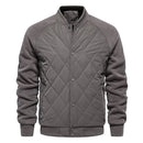 Jaqueta bomber acolchoada masculina cinza com padrão de losangos e mangas fleece