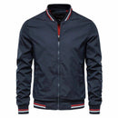 Jaqueta bomber azul marinho masculina slim com gola, punhos e barra canelados em vermelho e branco