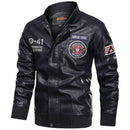 Jaqueta bomber de couro preto com patches e emblemas estilo aviador vintage