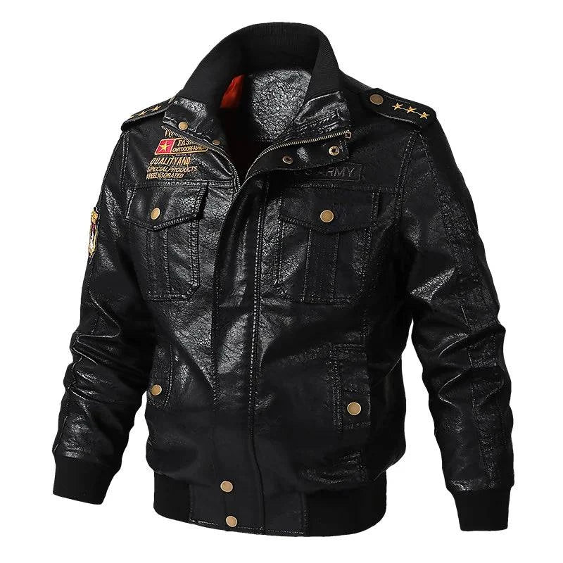 Jaqueta masculina militar preta com fechamento em zíper, botões dourados, quatro bolsos frontais e estrelas nas ombreiras. Edição exclusiva e autêntica.
