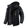 Jaqueta masculina térmica impermeável em tons de preto e grafite, com capuz, forro peluciado visível e zíper amarelo vibrante no bolso do peito. Tecnologia de ponta para o frio extremo, oferecendo conforto e proteção inigualáveis.