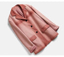 Jaqueta blazer oversized rosa antigo com colarinho clássico, botões pretos e bolsos