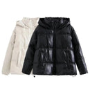 Jaquetas puffer femininas em preto e bege com capuz e acolchoamento