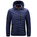 Jaqueta puffer masculina azul marinho com capuz, acolchoamento diagonal e zíper frontal preto