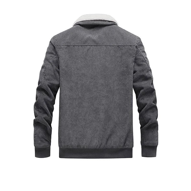 Jaqueta masculina cinza de veludo cotelê vista das costas, com gola de lã sherpa branca. Confeccionada para estilo e durabilidade.