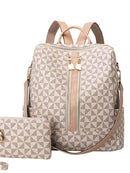 Mochila feminina com padrão geométrico bege e carteira combinando